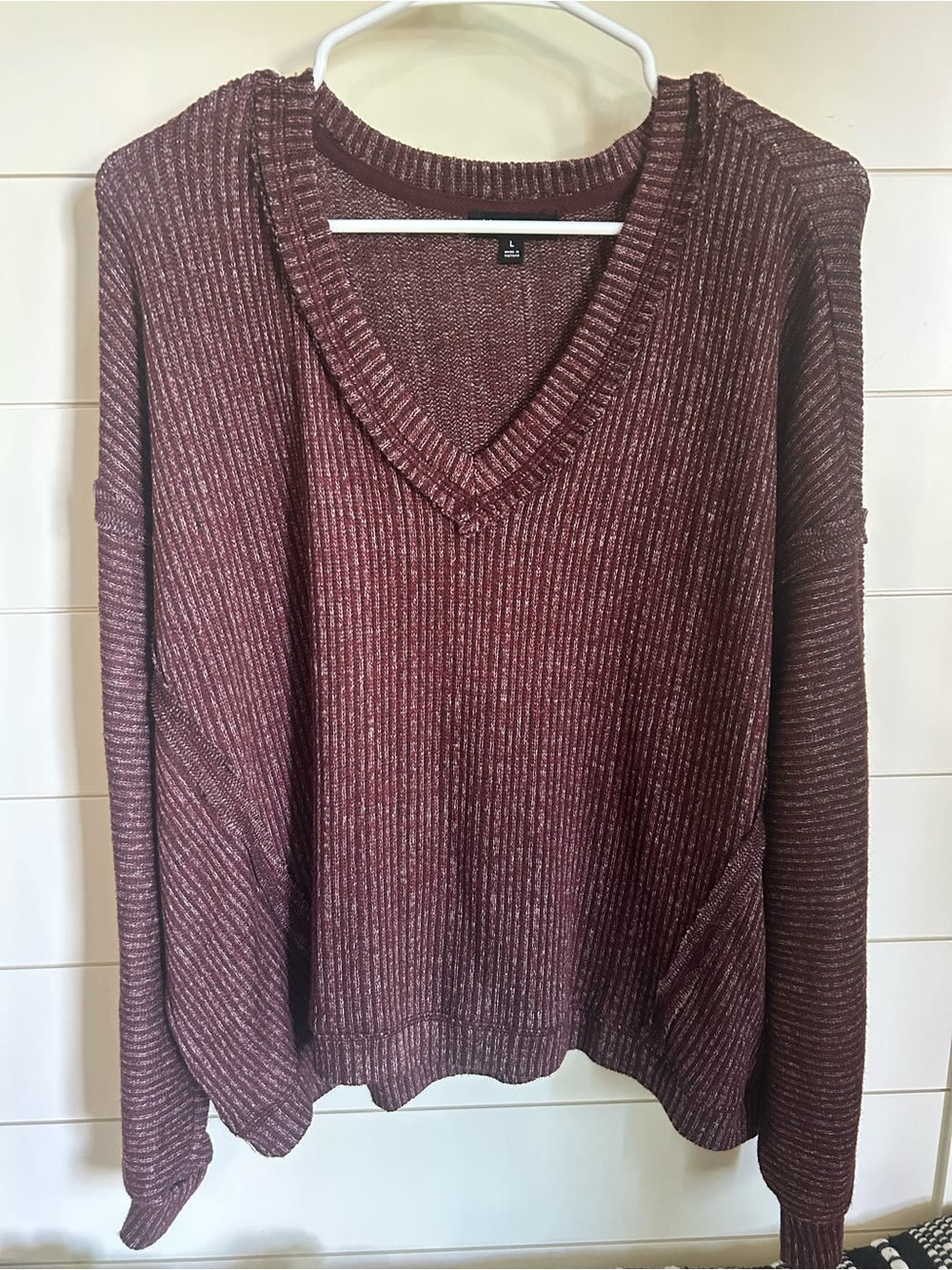 Blu Pepper Ribbed V-Neck Sweater in Burgundy